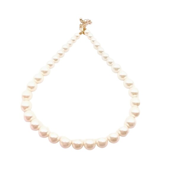 Lustrous White Faux Pearl Graduated Strand, Vintage Beaded Glass Pearls Necklace - Picture 2 of 3